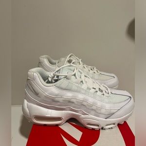 BRAND NEW NIKE AIR MAX Size 6.5 Women’s 5.5 Y